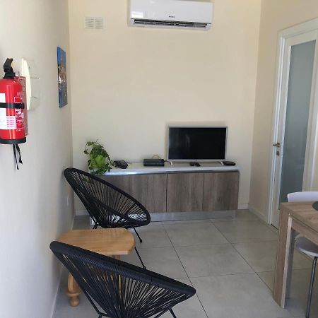 Appartement The Sea Across The Road Penthouse 5 à San Pawl il-Baħar Extérieur photo