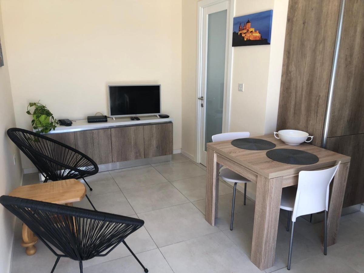 Appartement The Sea Across The Road Penthouse 5 à San Pawl il-Baħar Extérieur photo
