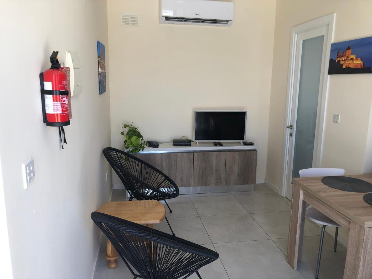 Appartement The Sea Across The Road Penthouse 5 à San Pawl il-Baħar Extérieur photo